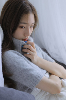 我被同桌摸下面流水了